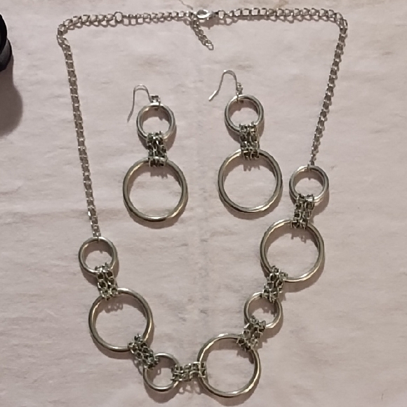 Jewelry - Elegant Silver Necklace and Earring Set Costume Jewelry